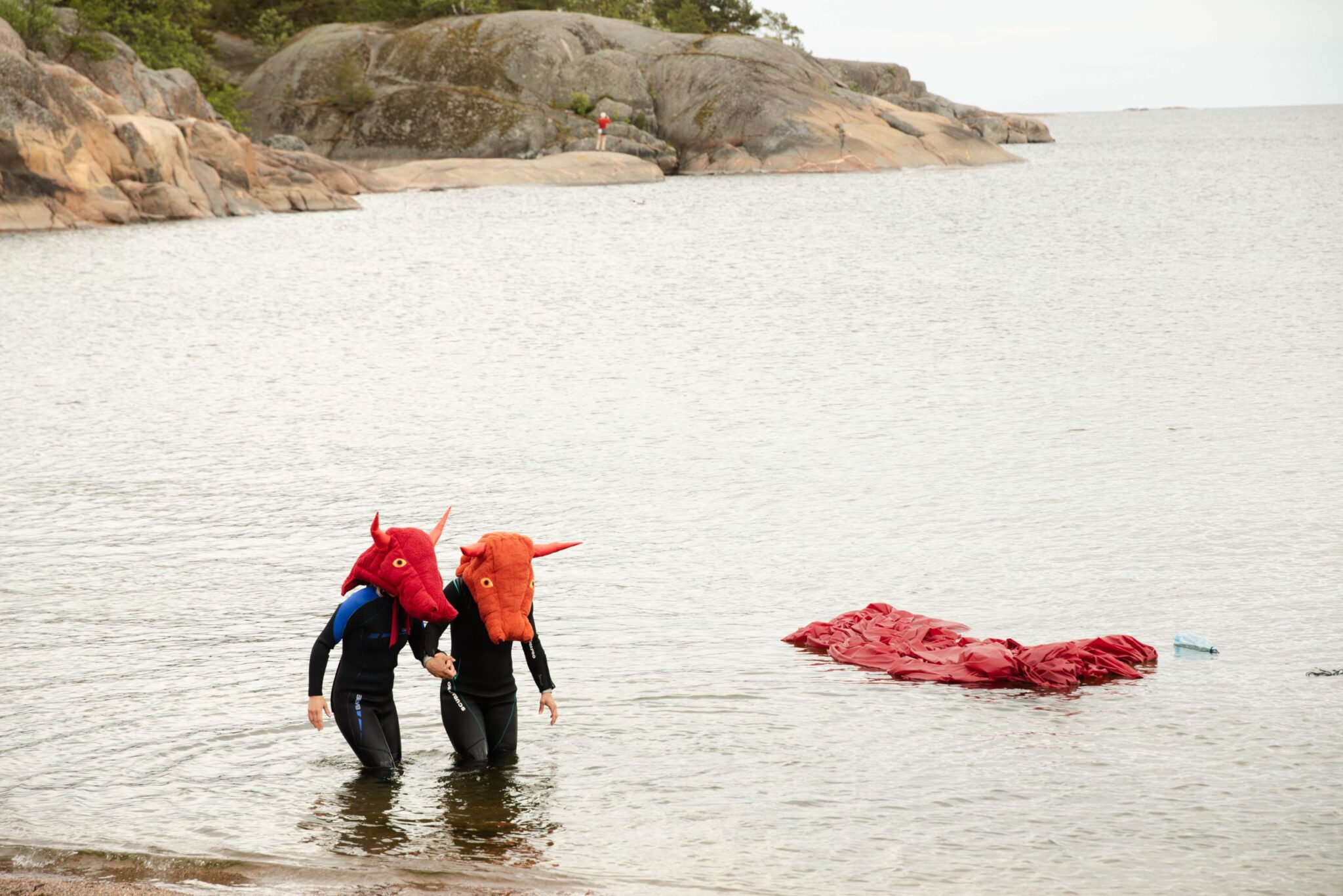 To people with wetsuits and red